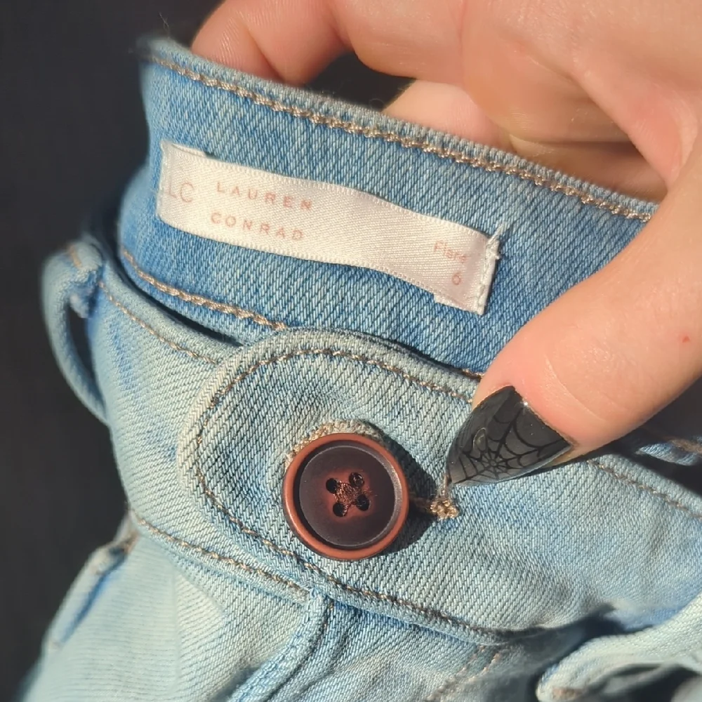 LC Lauren Conrad Light Blue Flare Jeans - Picture 4 of 6